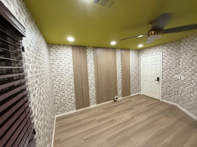 Commercial wallpaper installation Oakland